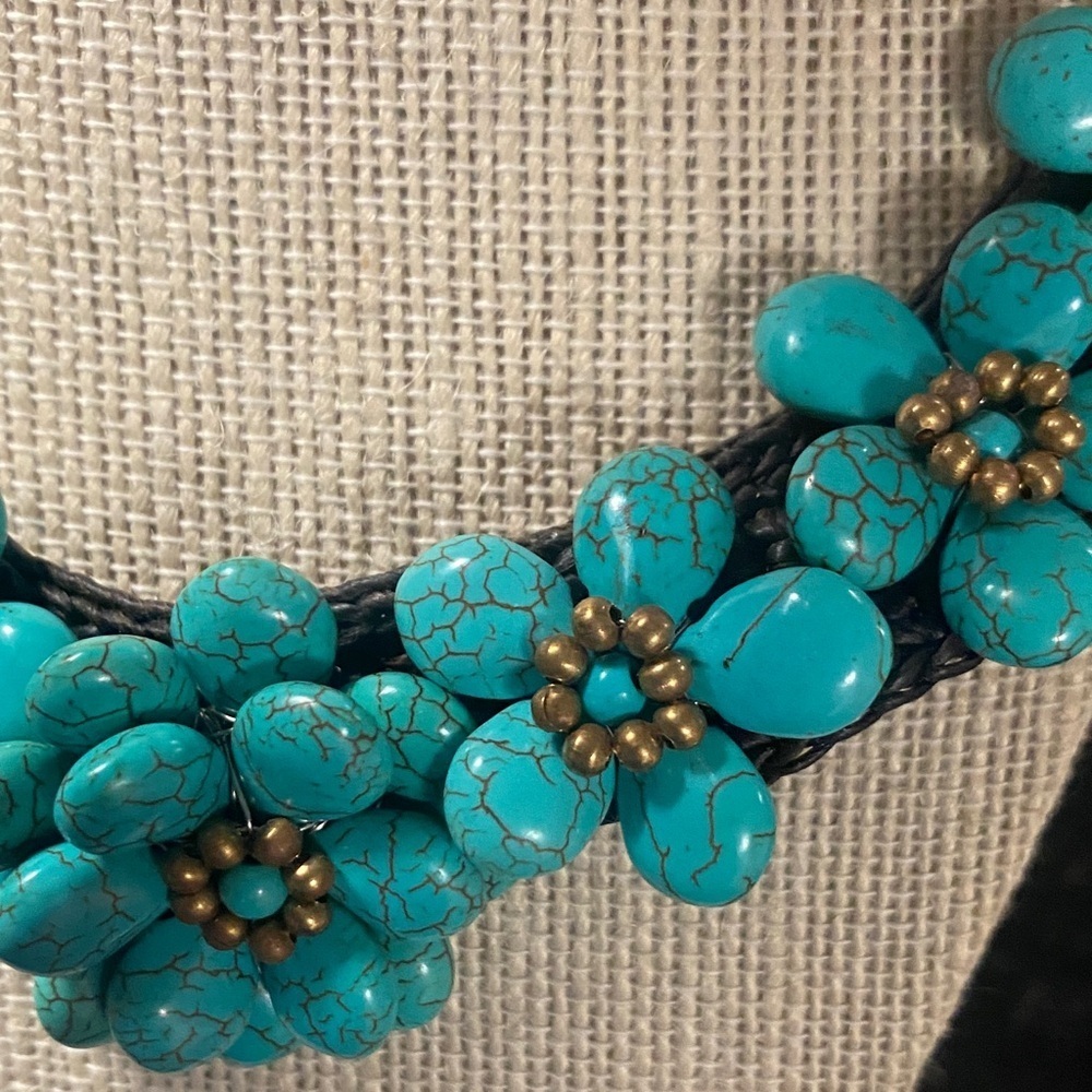 Turquoise Floral Necklace and Bracelet Set - Picture 6 of 8
